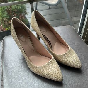 Never Worn Gold Pumps. Total Motion 75mm Pointed Toe Heel. Nude Glam / 9.5 / W
